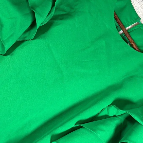 GLAM Ruffled Crew Neck Blouse Flutter Sleeve Chic Emerald Green Boutique NWT - Picture 7 of 7